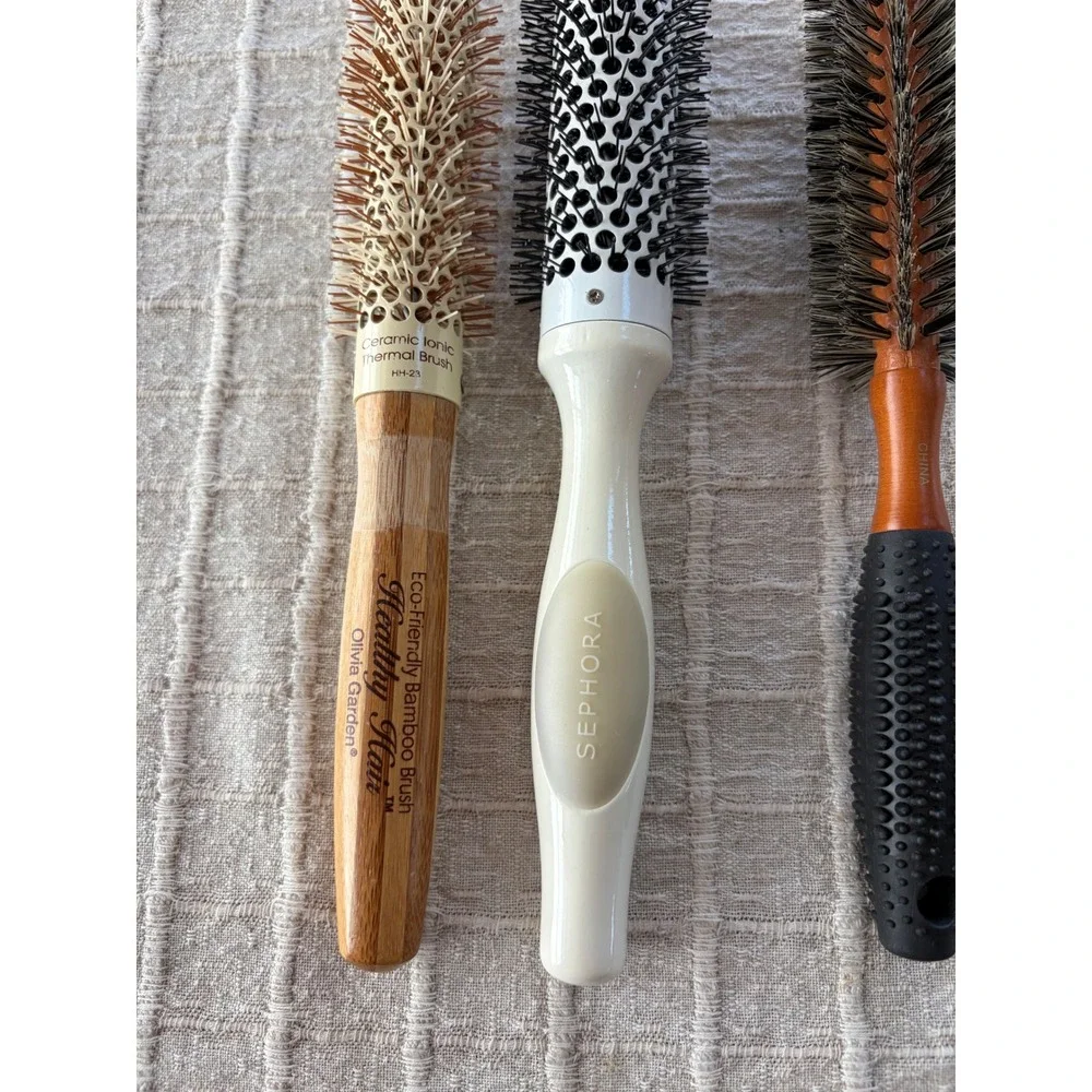 Lot of three round hair brushes